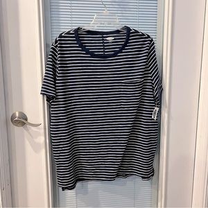 Old Navy oversized pocketed striped Boyfriend tee.